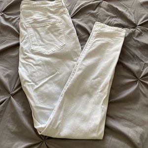 White skinny jeans🤍